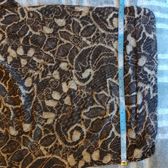 August Silk US L Light Tapered Blouse - Picture 9 of 9